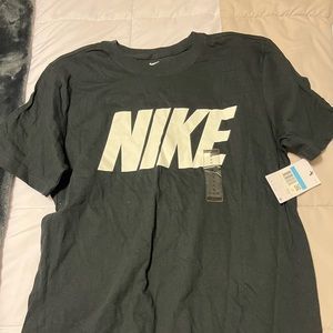 Medium black Nike tshirt.